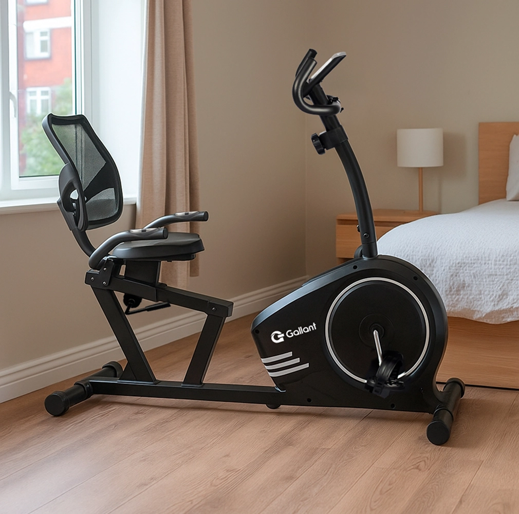 Bicicleta Ergométrica Magnética no quarto de uma casa